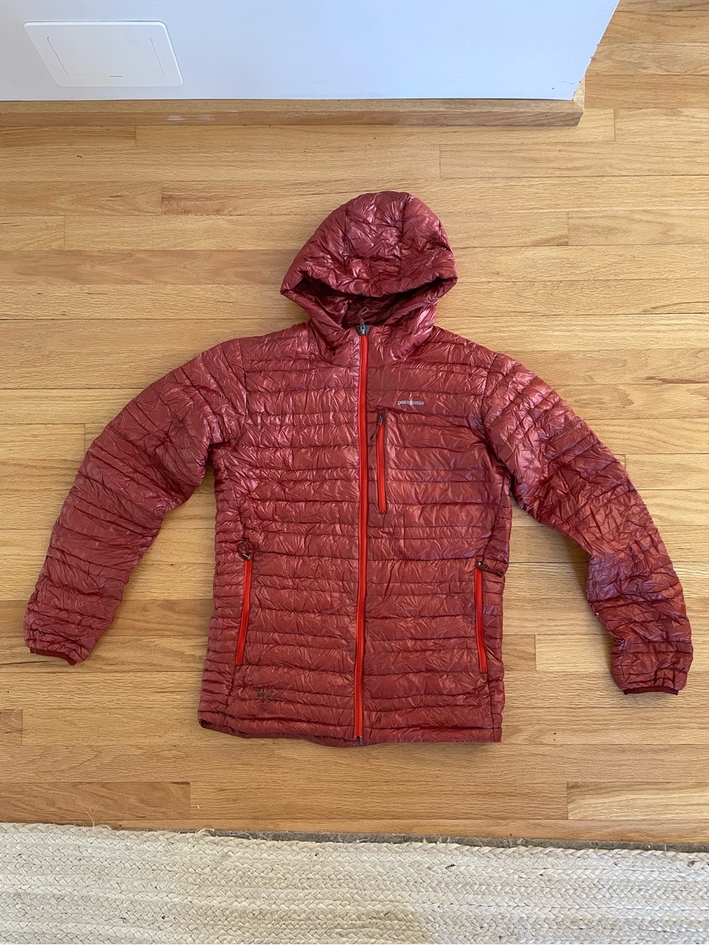 Men's lightweight Hooded Puffer Jacket - Red